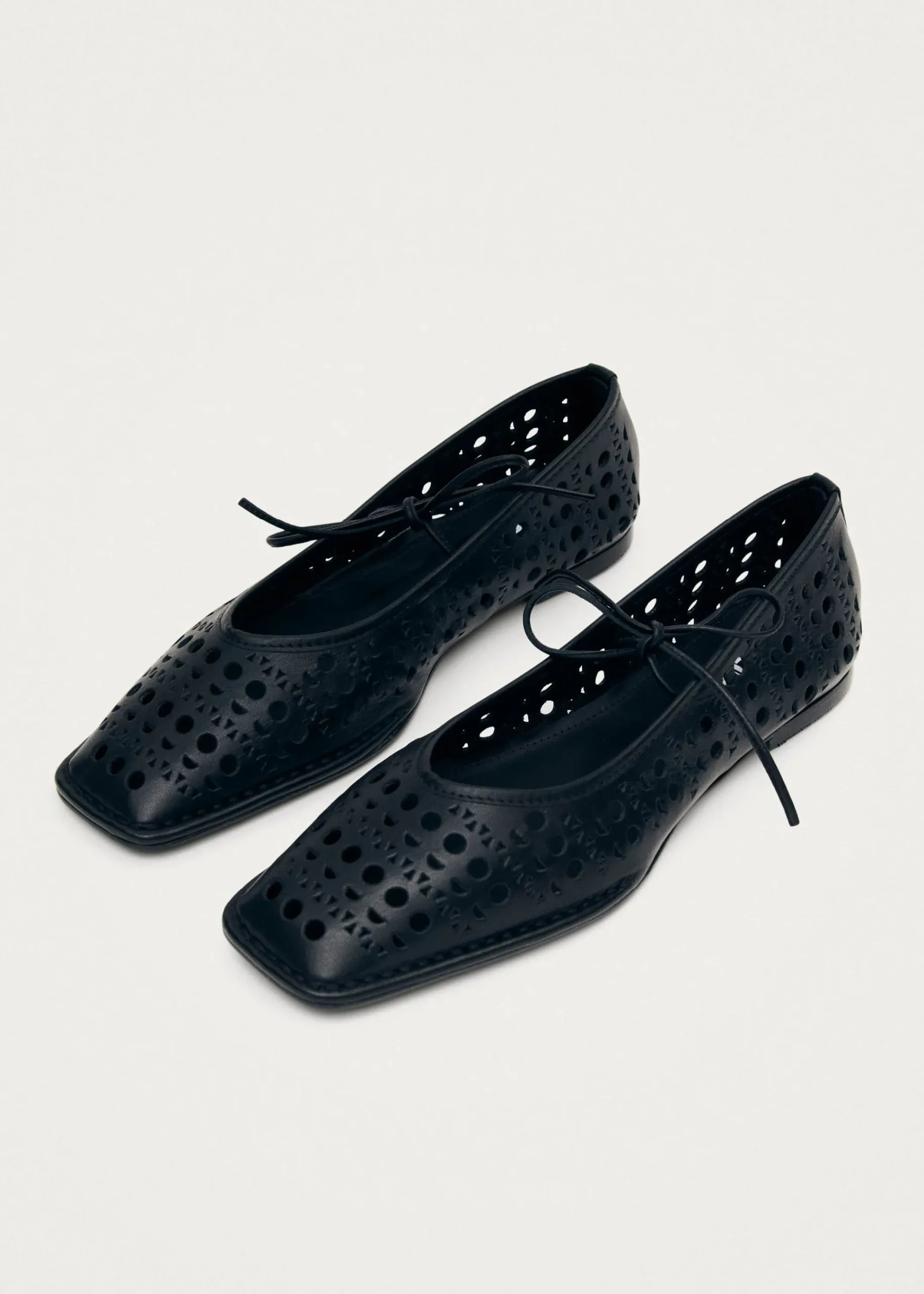 Sway Slit Black Leather Ballet Flats|ALOHAS Sale